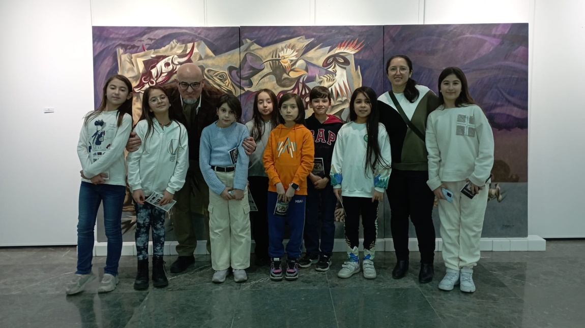 Merkezimiz sanat birimi öğrencileri, Çağdaş Sanatlar Galerisi'nde yer alan sanatçı Hakan Daloğlu'nun 